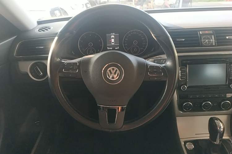Used Volkswagen Passat 2015 1.8TSI DSG Prestige Edition Steering Wheel