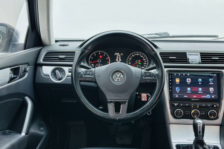 Used Volkswagen Passat 2015 1.8TSI DSG Prestige Edition Steering Wheel