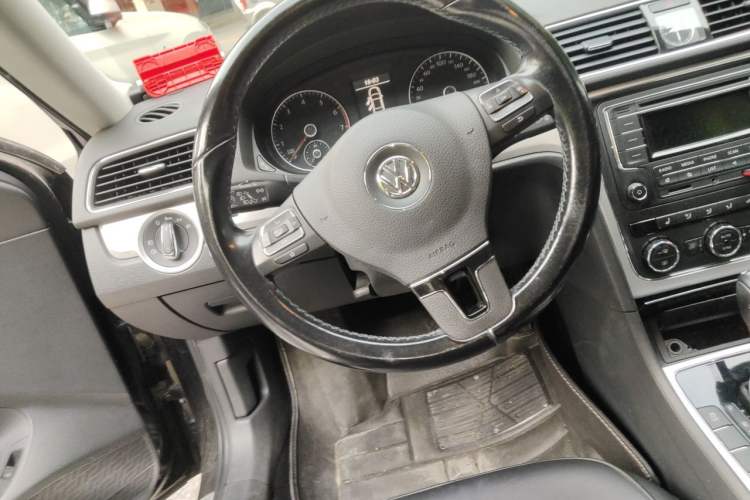 Used Volkswagen Passat 2015 1.8TSI DSG Prestige Edition Steering Wheel