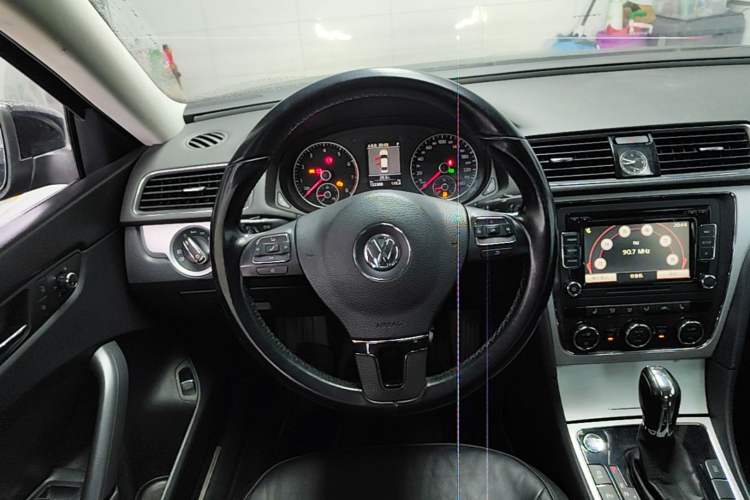 Used Volkswagen Passat 2015 1.8TSI DSG Prestige Edition Steering Wheel