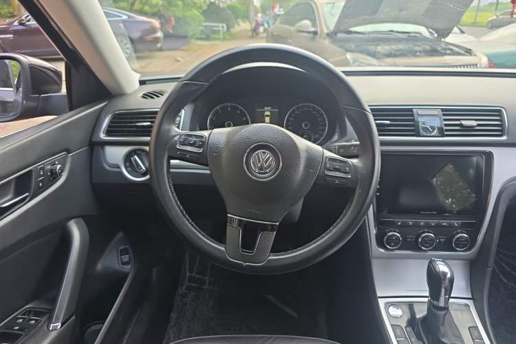 Used Volkswagen Passat 2015 1.8TSI DSG Prestige Edition Steering Wheel