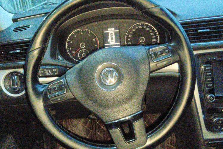Used Volkswagen Passat 2015 1.8TSI DSG Prestige Edition Steering Wheel