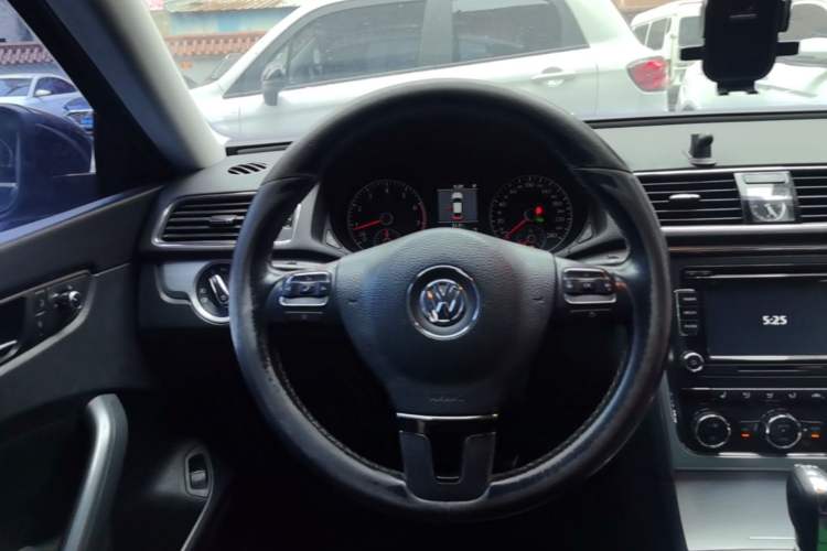 Used Volkswagen Passat 2015 1.8TSI DSG Prestige Edition Steering Wheel