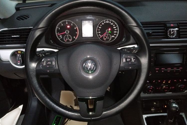 Used Volkswagen Passat 2015 1.8TSI DSG Prestige Edition Steering Wheel