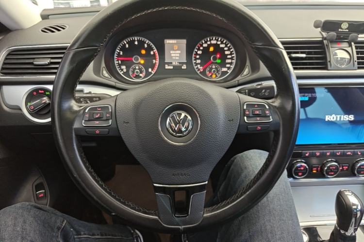 Used Volkswagen Passat 2015 1.8TSI DSG Prestige Edition Steering Wheel