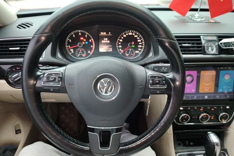 Used Volkswagen Passat 2015 1.8TSI DSG Prestige Edition Steering Wheel