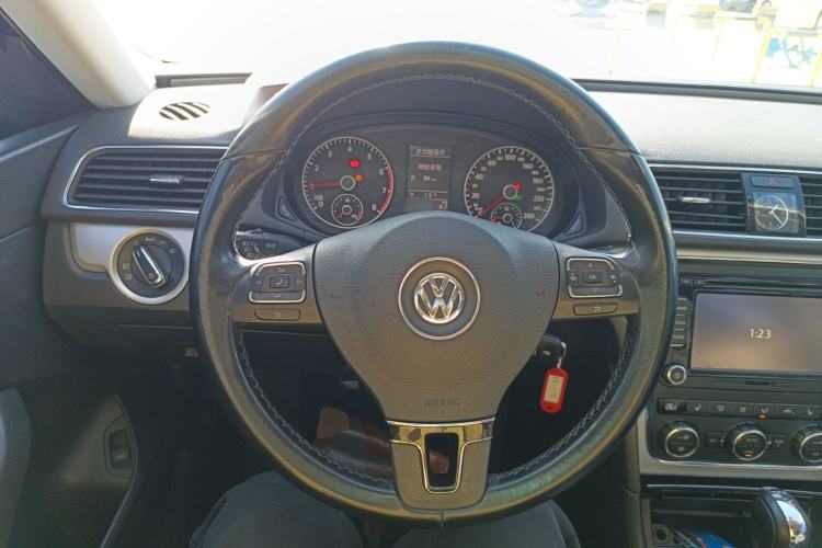 Used Volkswagen Passat 2015 1.8TSI DSG Prestige Edition Steering Wheel