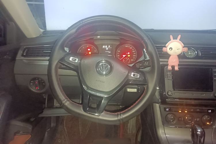 Used Volkswagen Passat 2015 1.8TSI Automatic Prestige Edition Steering Wheel