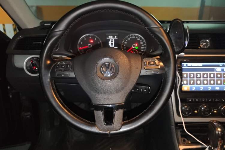 Used Volkswagen Passat 2015 1.8TSI DSG Prestige Edition Steering Wheel
