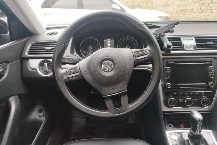 Used Volkswagen Passat 2015 1.8TSI DSG Prestige Edition Steering Wheel