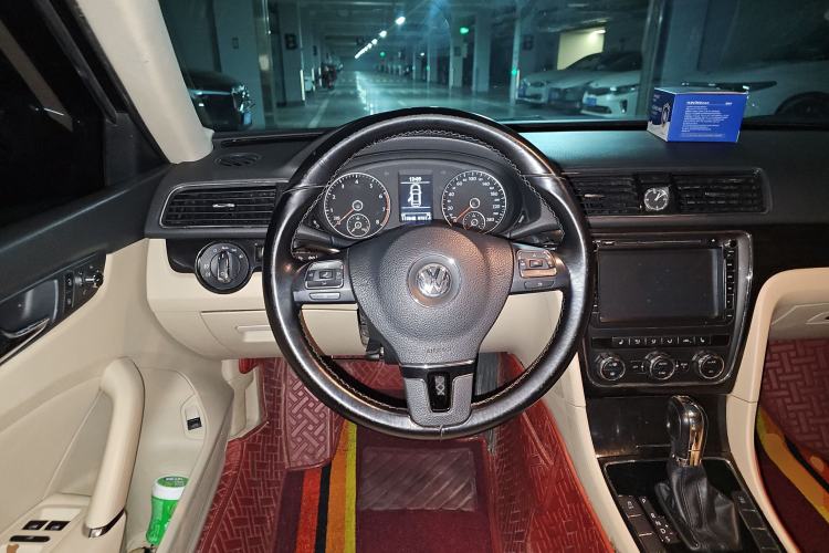 Used Volkswagen Passat 2015 1.8TSI DSG Prestige Edition Steering Wheel