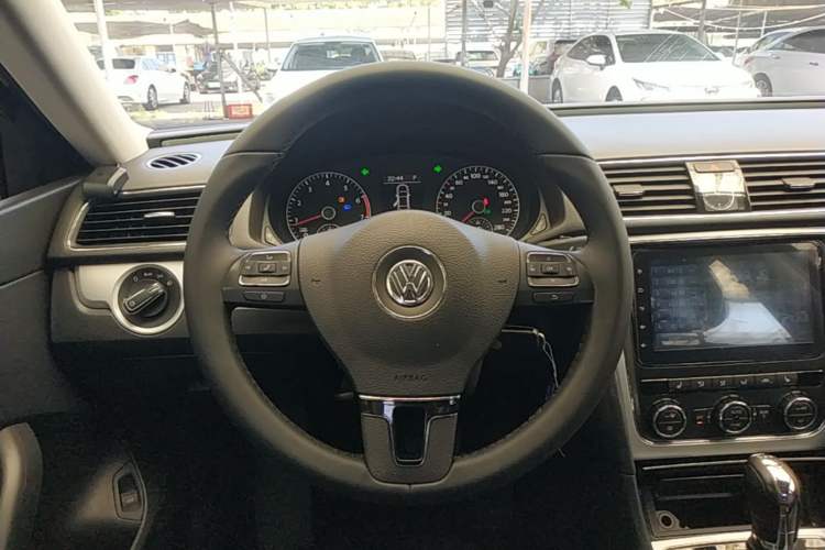 Used Volkswagen Passat 2015 1.8TSI DSG Prestige Edition Steering Wheel