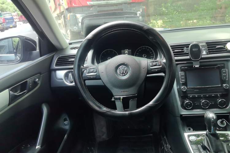 Used Volkswagen Passat 2015 1.8TSI DSG Prestige Edition Steering Wheel