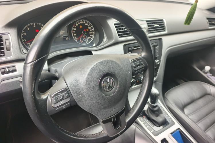 Used Volkswagen Passat 2015 1.8TSI DSG Prestige Edition Steering Wheel