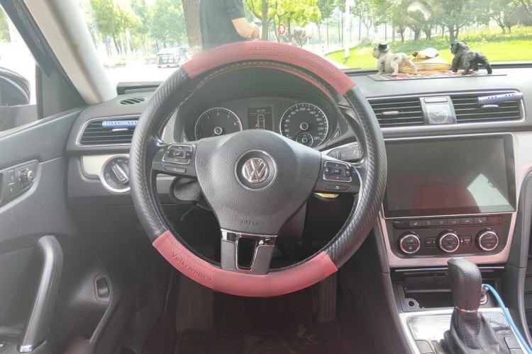 Used Volkswagen Passat 2015 1.8TSI DSG Prestige Edition Steering Wheel