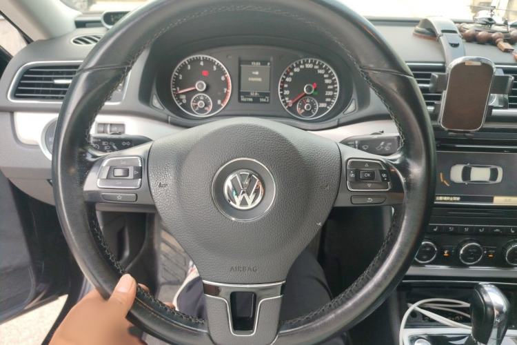 Used Volkswagen Passat 2015 1.8TSI DSG Prestige Edition Steering Wheel
