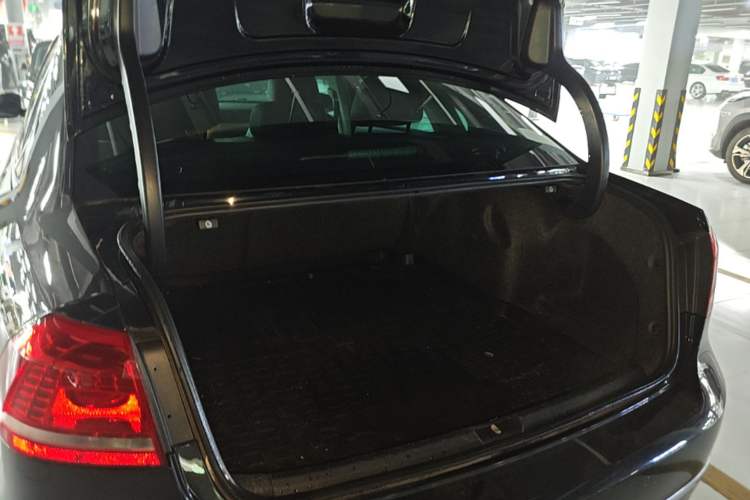 Used Volkswagen Passat 2015 1.8TSI DSG Prestige Edition Trunk
