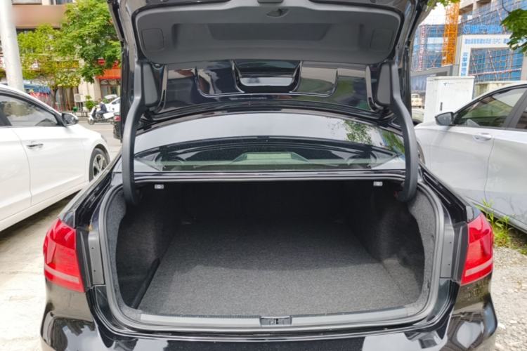 Used Volkswagen Passat 2015 1.8TSI DSG Prestige Edition Trunk