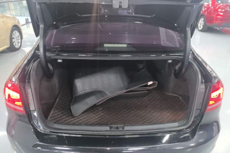 Used Volkswagen Passat 2015 1.8TSI DSG Prestige Edition Trunk