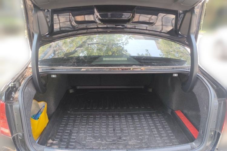 Used Volkswagen Passat 2015 1.8TSI DSG Prestige Edition Trunk