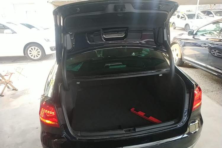Used Volkswagen Passat 2015 1.8TSI DSG Prestige Edition Trunk