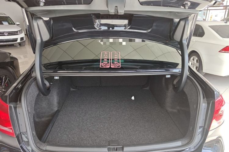 Used Volkswagen Passat 2015 1.8TSI DSG Prestige Edition Trunk