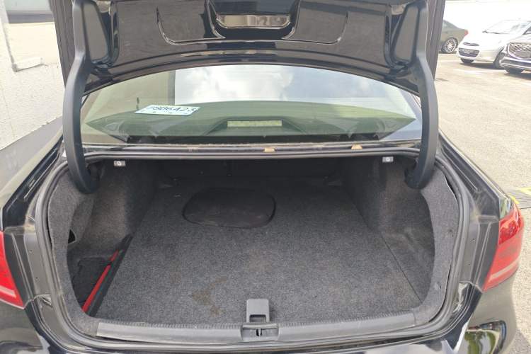 Used Volkswagen Passat 2015 1.8TSI DSG Prestige Edition Trunk