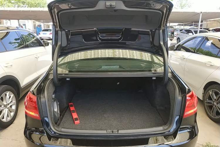 Used Volkswagen Passat 2015 1.8TSI DSG Prestige Edition Trunk