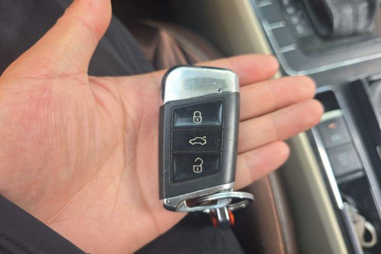 Used Volkswagen Passat 2015 1.8TSI DSG Prestige Edition Vehicle Key