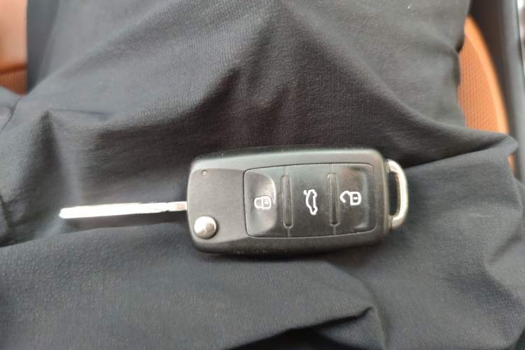 Used Volkswagen Passat 2015 1.4TSI Manual Luxury Edition Vehicle Key