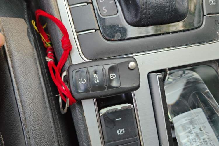 Used Volkswagen Passat 2015 1.8TSI DSG Prestige Edition Vehicle Key