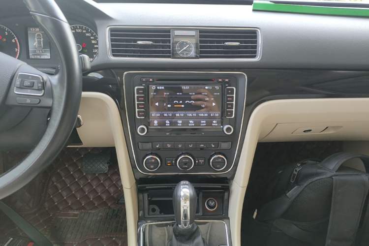 Used Volkswagen Passat 2015 1.8TSI DSG Prestige Edition Audio And AC Panel