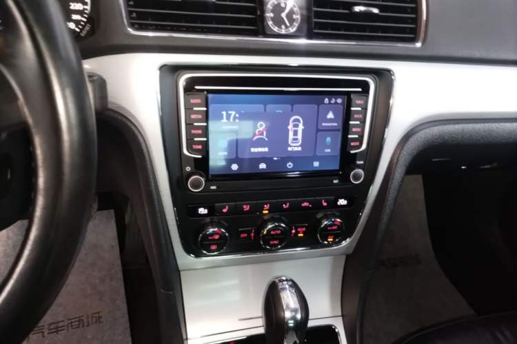 Used Volkswagen Passat 2015 1.8TSI DSG Prestige Edition Audio And AC Panel
