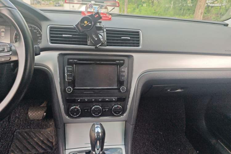Used Volkswagen Passat 2015 2.0 TSI DSG Prestige Edition Audio And AC Panel