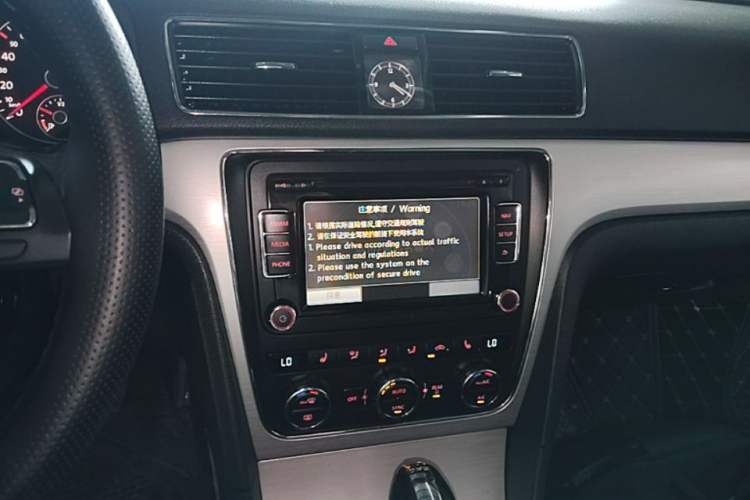 Used Volkswagen Passat 2015 1.8TSI DSG Prestige Edition Audio And AC Panel