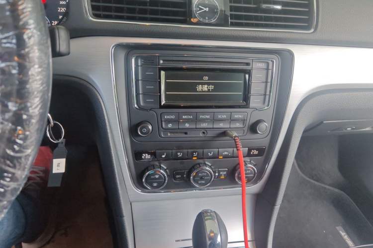 Used Volkswagen Passat 2015 1.8TSI DSG Prestige Edition Audio And AC Panel