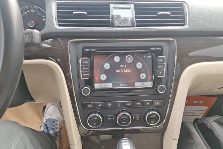 Used Volkswagen Passat 2015 1.8TSI DSG Prestige Edition Audio And AC Panel