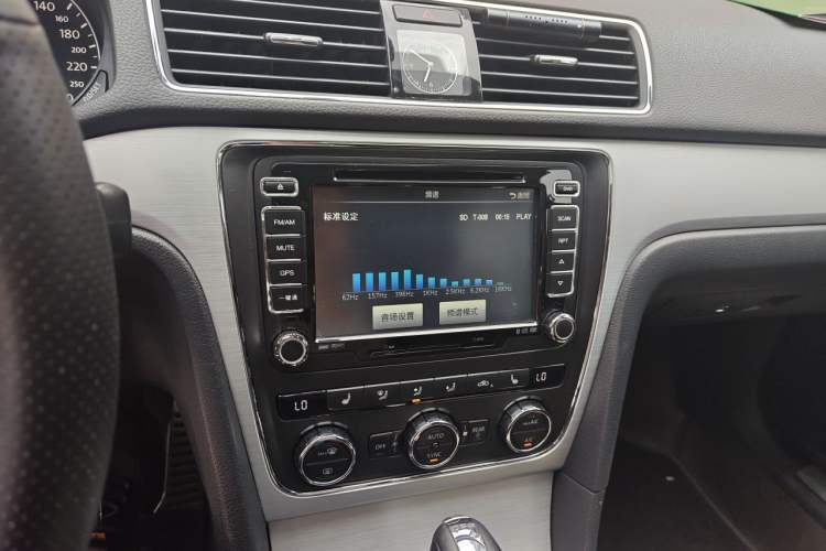 Used Volkswagen Passat 2015 1.8TSI DSG Prestige Edition Audio And AC Panel