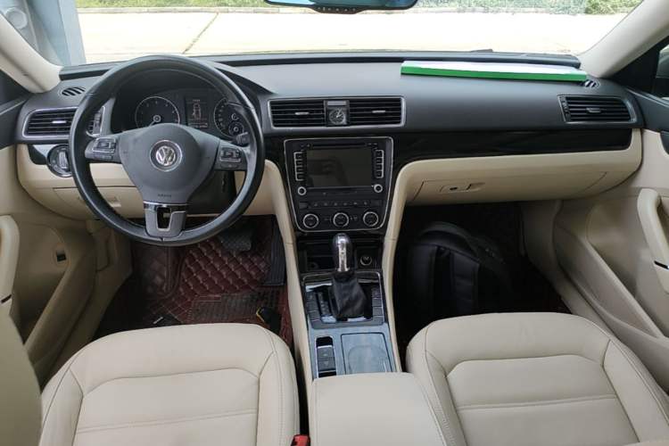 Used Volkswagen Passat 2015 1.8TSI DSG Prestige Edition Center Console