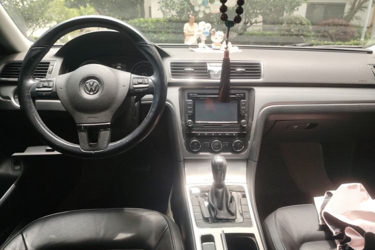 Used Volkswagen Passat 2015 1.8TSI DSG Prestige Edition Center Console
