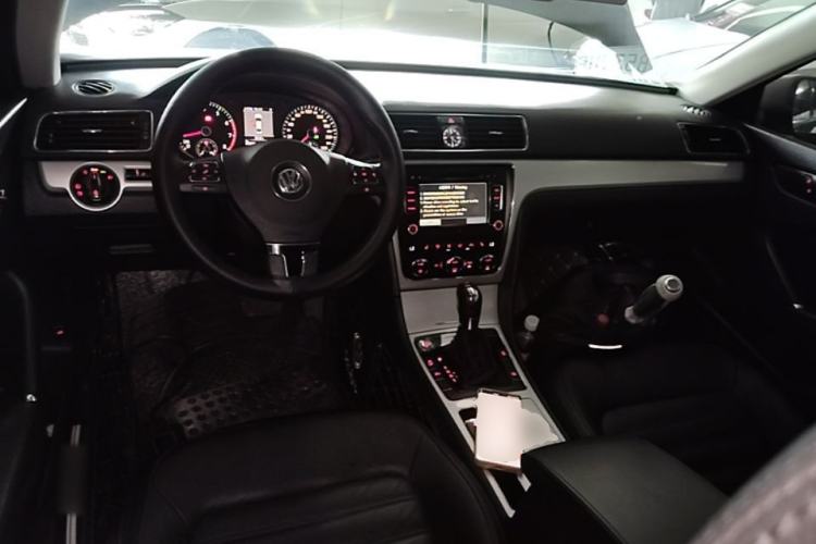 Used Volkswagen Passat 2015 1.8TSI DSG Prestige Edition Center Console