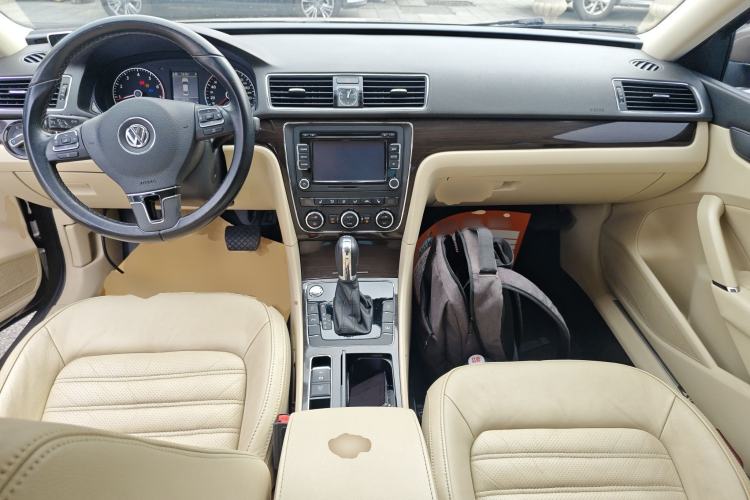 Used Volkswagen Passat 2015 1.8TSI DSG Prestige Edition Center Console