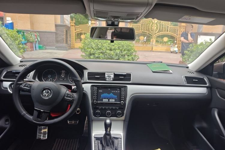 Used Volkswagen Passat 2015 1.8TSI DSG Prestige Edition Center Console