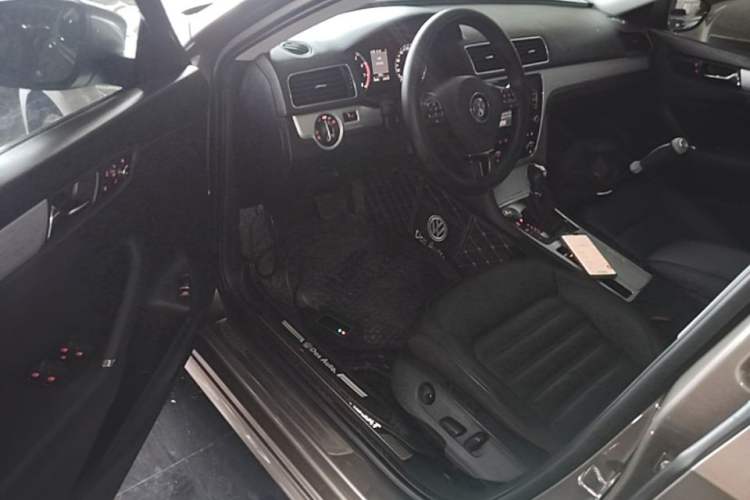 Used Volkswagen Passat 2015 1.8TSI DSG Prestige Edition Driver Seat