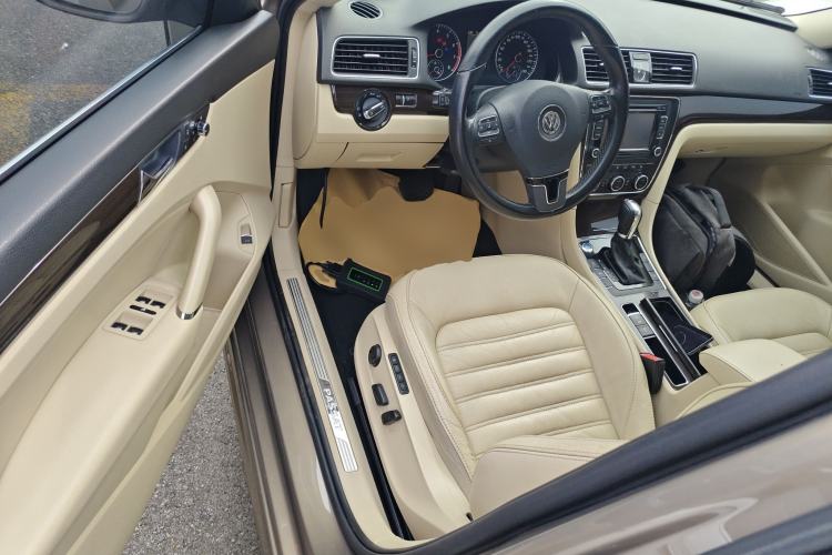 Used Volkswagen Passat 2015 1.8TSI DSG Prestige Edition Driver Seat
