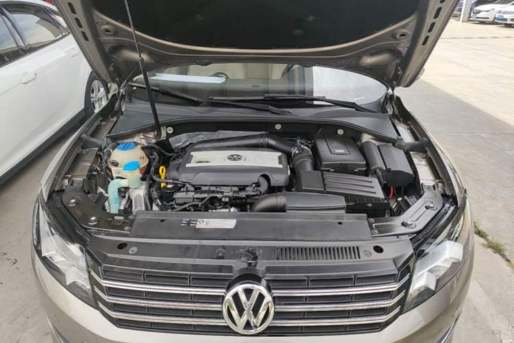 Used Volkswagen Passat 2015 1.8TSI DSG Prestige Edition Engine Bay