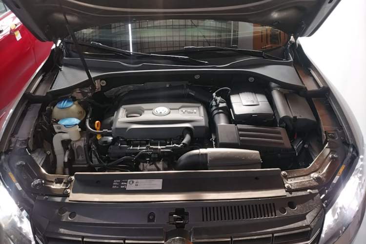 Used Volkswagen Passat 2015 1.8TSI DSG Prestige Edition Engine Bay