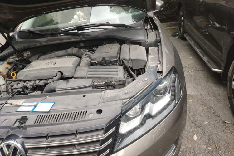 Used Volkswagen Passat 2015 1.8TSI DSG Prestige Edition Engine Bay Left