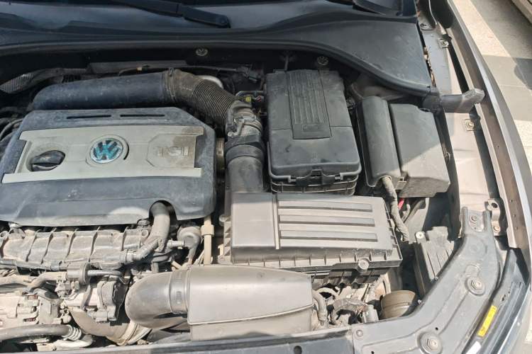 Used Volkswagen Passat 2015 1.8TSI DSG Prestige Edition Engine Bay Left