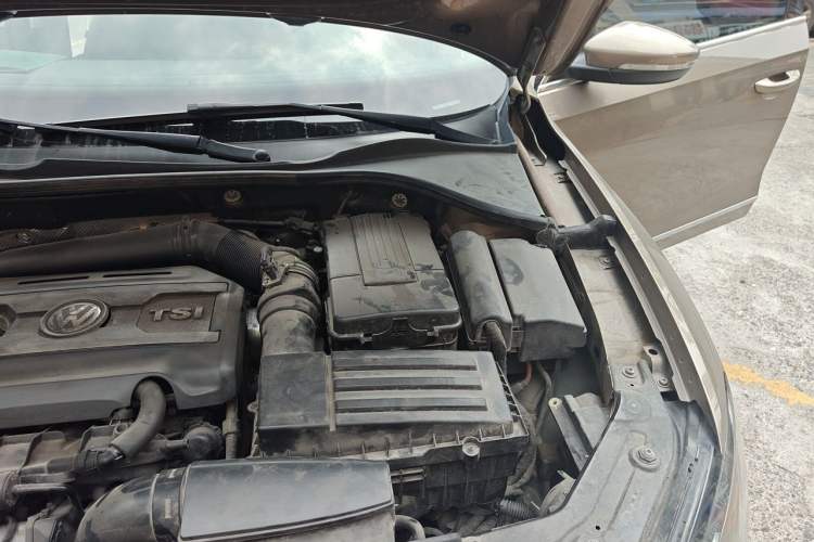 Used Volkswagen Passat 2015 1.8TSI DSG Prestige Edition Engine Bay Left